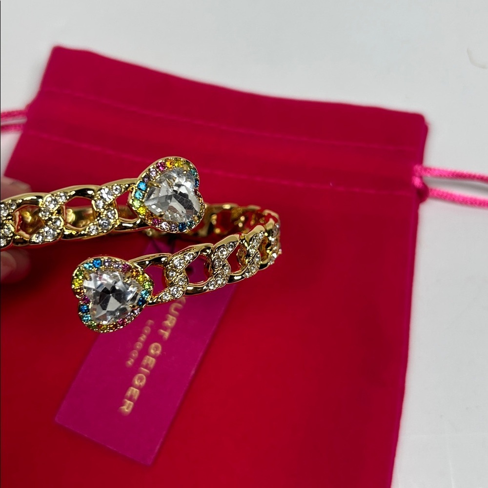 Kurt Geiger London Gold-Ton with Rainbow Crystal Heart Accents Bangle Bracelet - Picture 8 of 12